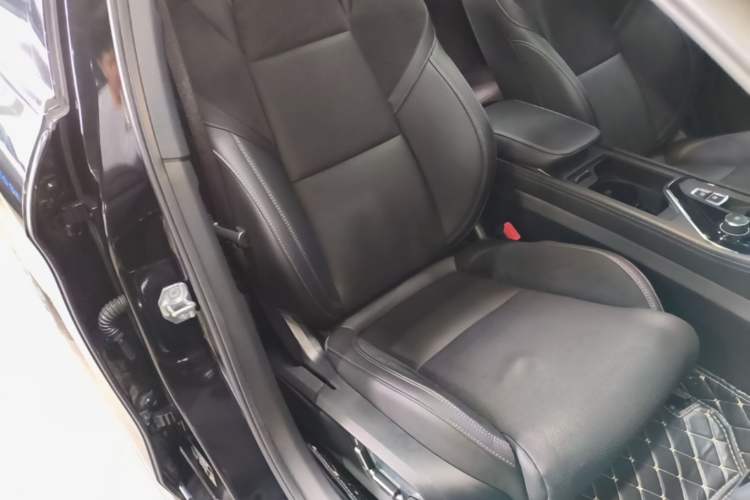 Used Lynk & Co 03 2021 2.0TD Automatic Trendy Champion Edition Right Front Seat