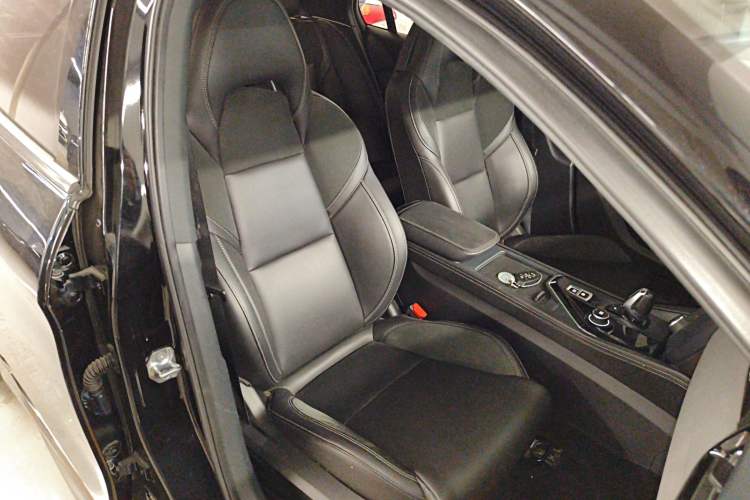 Used Lynk & Co 03 2021 1.5TD DCT JingPlus Right Front Seat