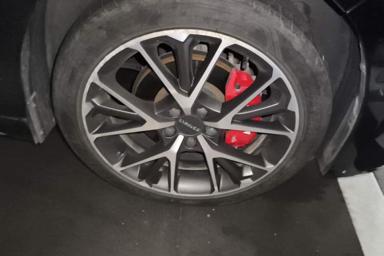 Used Lynk & Co 03 2021 2.0TD Automatic Trendy Champion Edition Right Front Wheel Hub