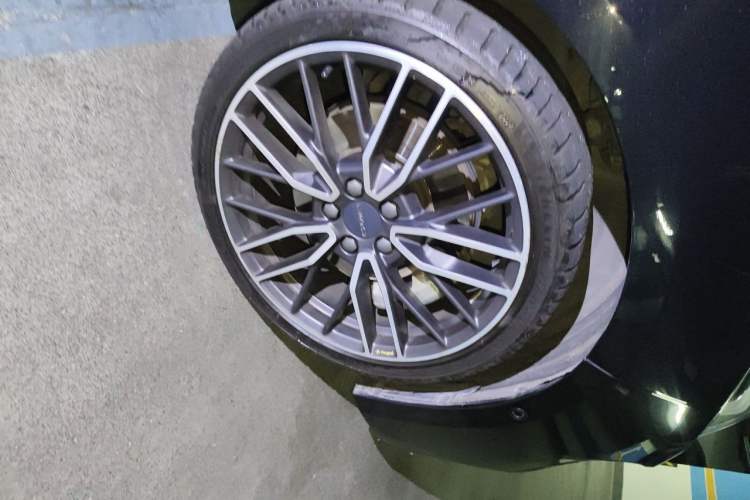 Used Lynk & Co 03 2021 03+ 2.0TD Automatic Wind-Chasing Edition Right Front Wheel Hub