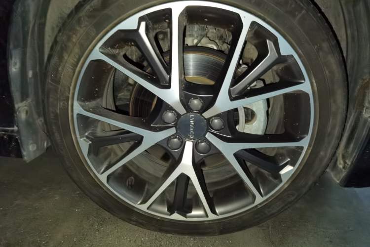 Used Lynk & Co 03 2021 1.5TD DCT Jing Champion Edition Right Front Wheel Hub