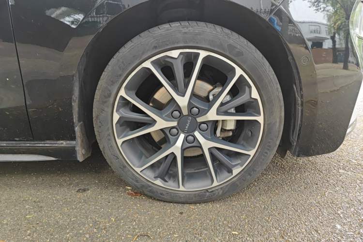 Used Lynk & Co 03 2021 2.0TD Automatic JingPro Right Front Wheel Hub