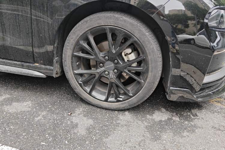Used Lynk & Co 03 2021 2.0TD Automatic Trendy Champion Edition Right Front Wheel Hub