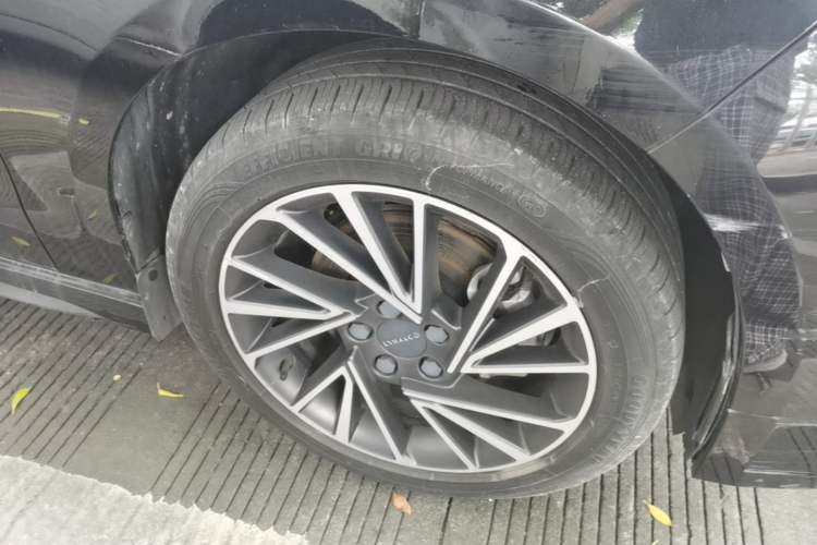 Used Lynk & Co 03 2021 2.0TD Automatic Jing Plus Right Front Wheel Hub
