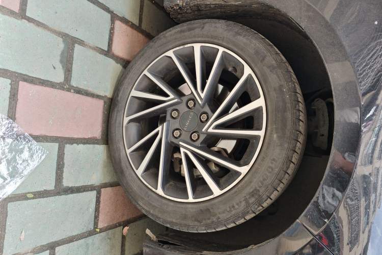 Used Lynk & Co 03 2021 2.0TD Automatic Jing Plus Right Front Wheel Hub