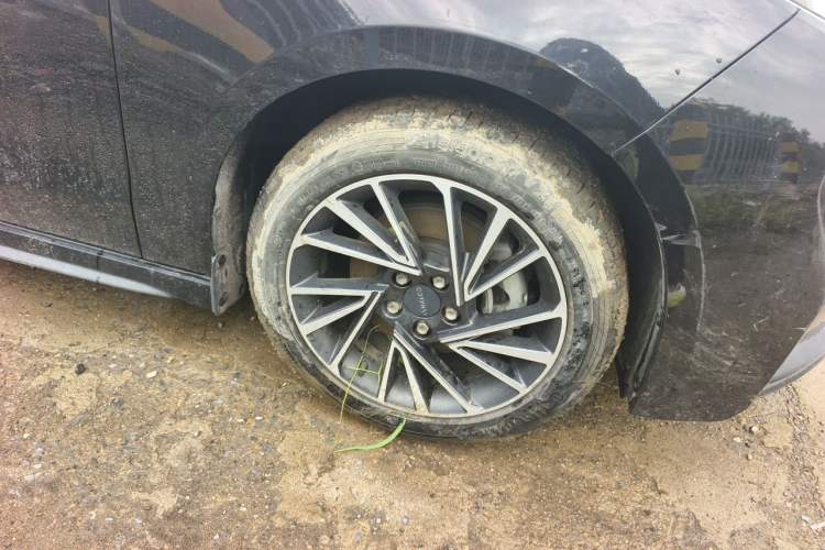 Used Lynk & Co 03 2021 1.5TD DCT JingPlus Right Front Wheel Hub