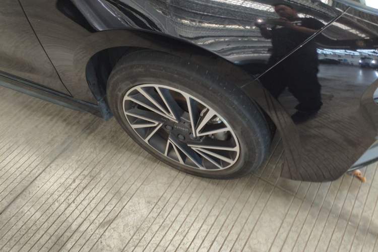 Used Lynk & Co 03 2021 2.0TD Automatic Jing Plus Right Front Wheel Hub