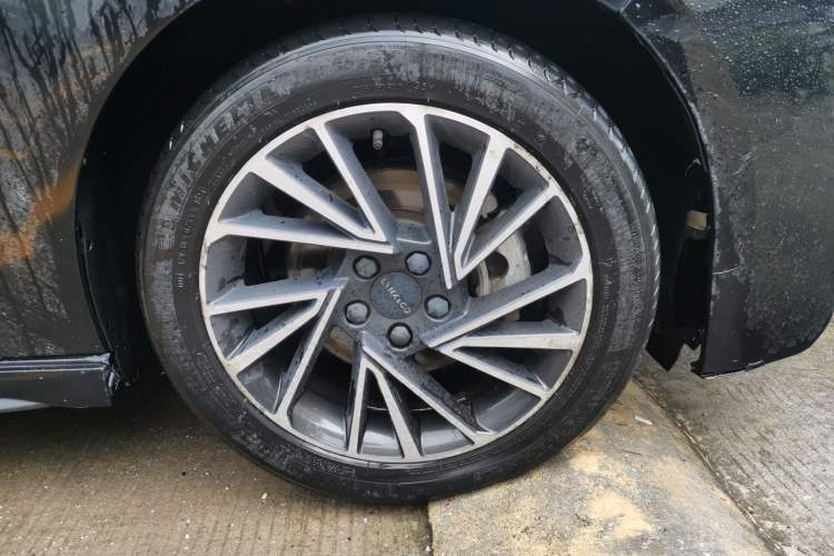 Used Lynk & Co 03 2021 1.5TD DCT JingPlus Right Front Wheel Hub