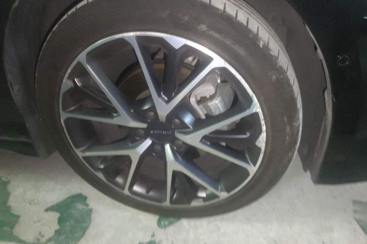 Used Lynk & Co 03 2021 2.0TD Automatic Trendy Champion Edition Right Front Wheel Hub
