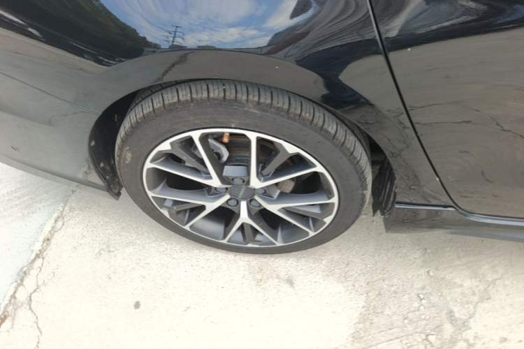 Used Lynk & Co 03 2021 2.0TD Automatic Trendy Champion Edition Right Rear Wheel Hub