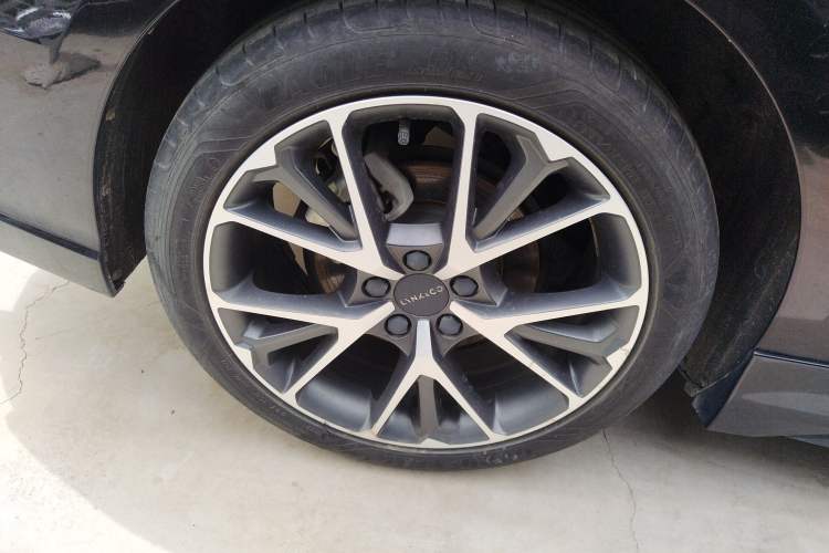 Used Lynk & Co 03 2021 2.0TD Automatic Trendy Champion Edition Right Rear Wheel Hub