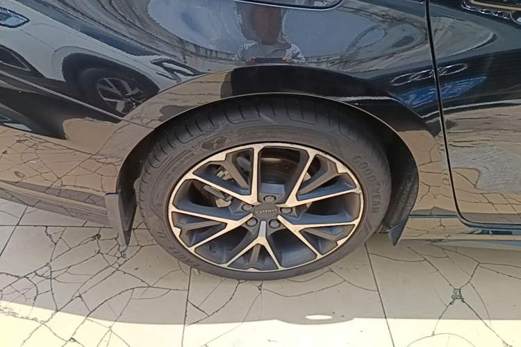 Used Lynk & Co 03 2021 2.0TD Automatic Trendy Champion Edition Right Rear Wheel Hub
