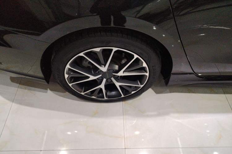 Used Lynk & Co 03 2021 2.0TD Automatic Trendy Champion Edition Right Rear Wheel Hub