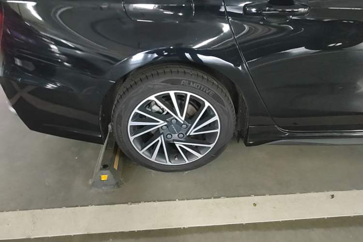 Used Lynk & Co 03 2021 1.5TD DCT JingPlus Right Rear Wheel Hub