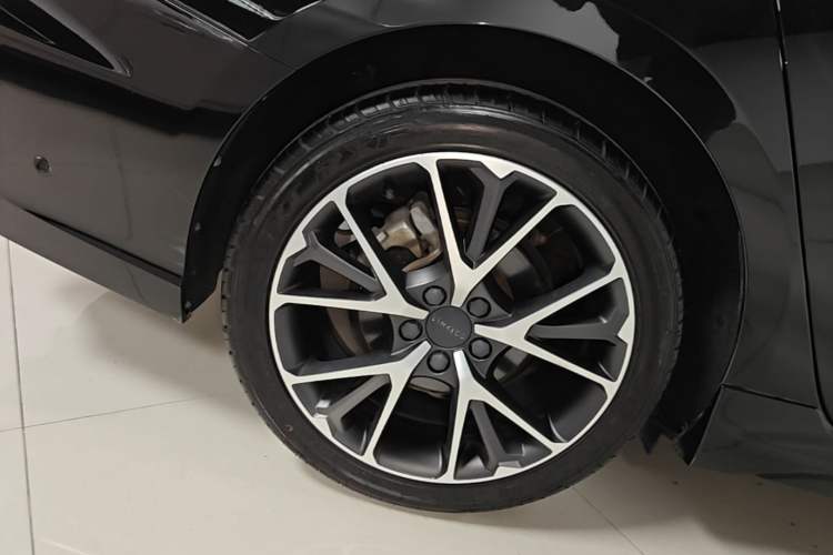 Used Lynk & Co 03 2021 2.0TD Automatic Trendy Champion Edition Right Rear Wheel Hub
