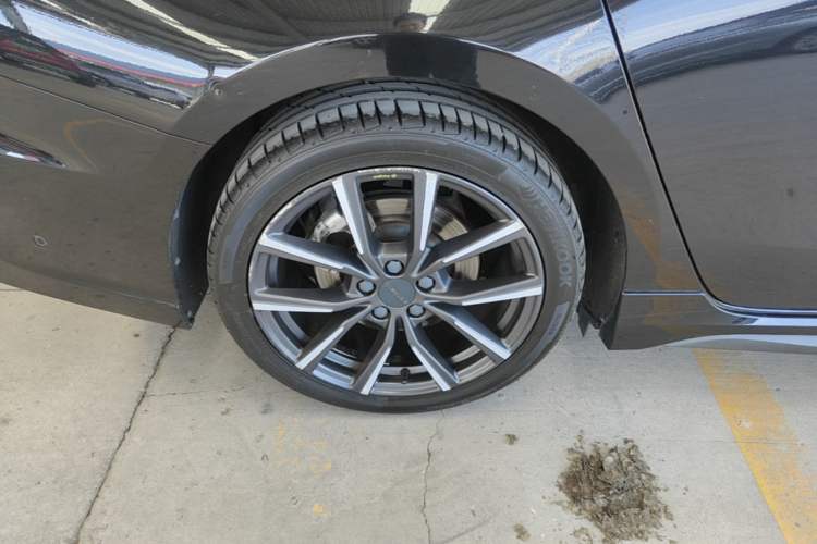 Used Lynk & Co 03 2021 03+ 2.0TD Automatic Wind-Chasing Edition Right Rear Wheel Hub