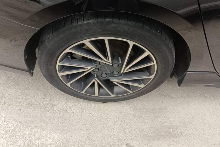 Used Lynk & Co 03 2021 2.0TD Automatic Jing Plus Right Rear Wheel Hub