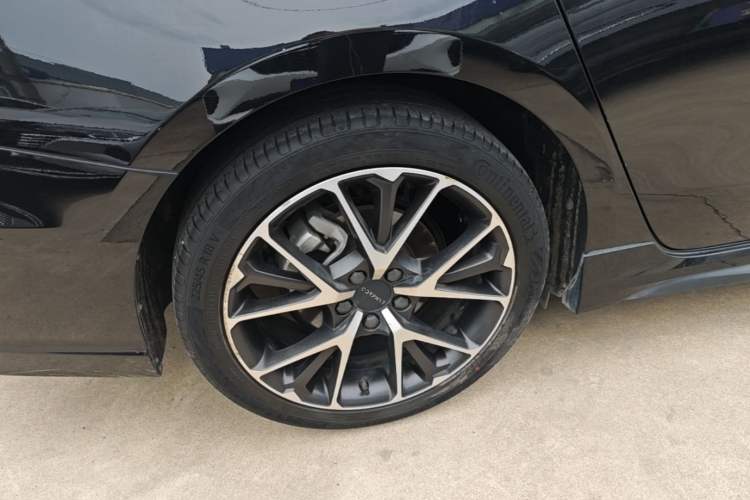 Used Lynk & Co 03 2021 2.0TD Automatic Trendy Champion Edition Right Rear Wheel Hub