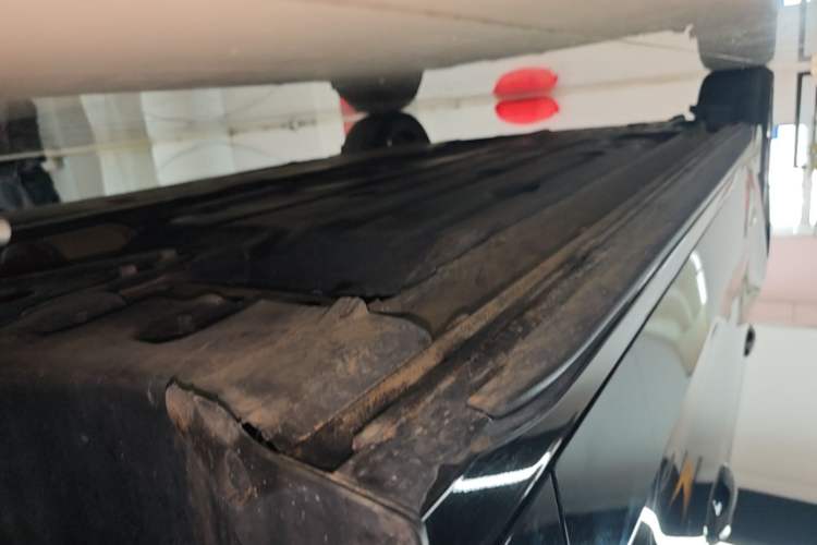 Used Lynk & Co 03 2021 1.5TD DCT JingPlus Right Side Sill