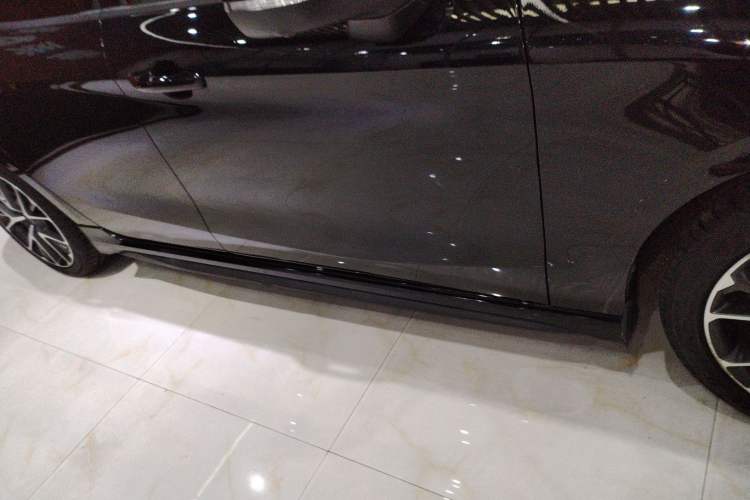 Used Lynk & Co 03 2021 2.0TD Automatic Trendy Champion Edition Right Side Sill