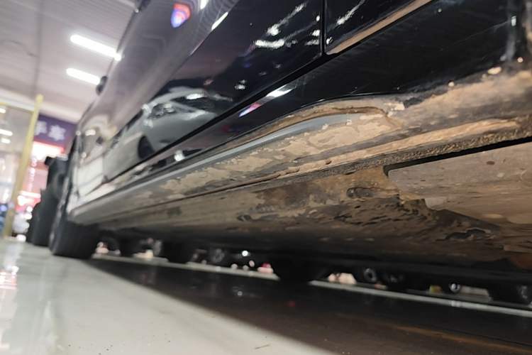 Used Lynk & Co 03 2021 1.5TD DCT JingPlus Right Side Sill