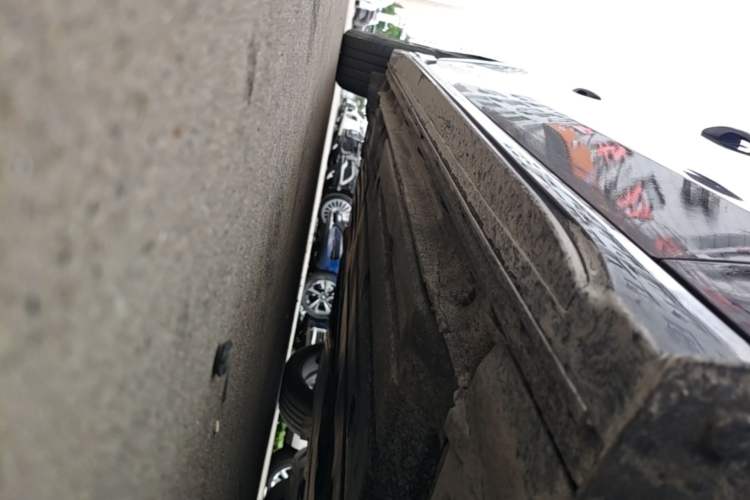 Used Lynk & Co 03 2021 1.5TD DCT Jing Champion Edition Right Side Sill