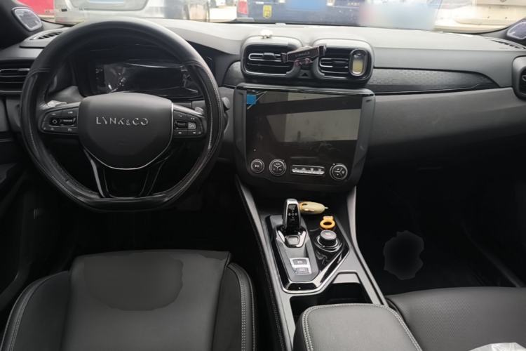 Used Lynk & Co 03 2021 2.0TD Automatic Trendy Champion Edition Center Console