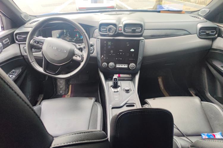 Used Lynk & Co 03 2021 2.0TD Automatic Trendy Champion Edition Center Console