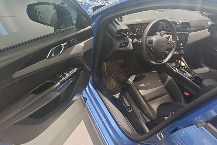Used Lynk & Co 03 2021 2.0TD Automatic Trendy Champion Edition Driver Seat