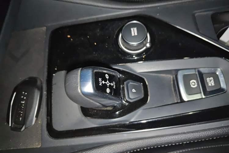 Used Lynk & Co 03 2021 1.5TD DCT Jing Champion Edition Gear Lever