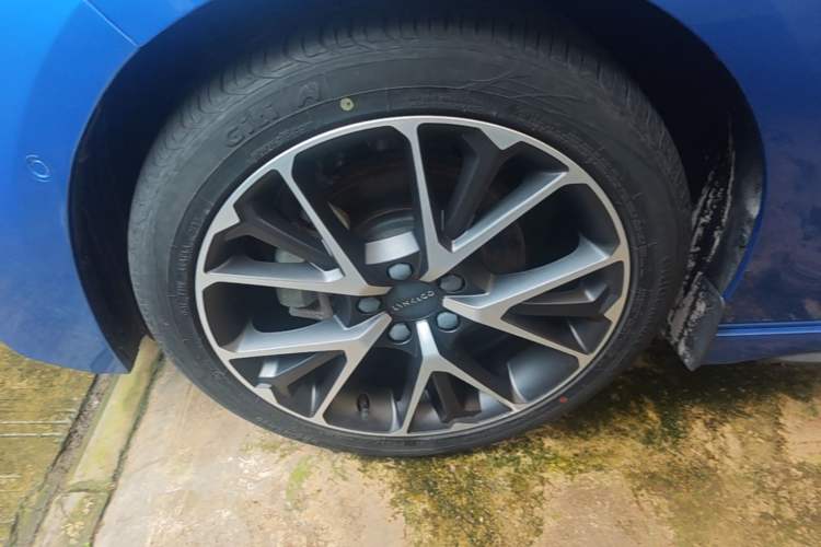 Used Lynk & Co 03 2021 2.0TD Automatic Trendy Champion Edition Left Front Wheel Hub