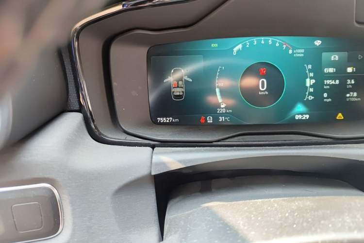 Used Lynk & Co 03 2021 1.5TD DCT JingPlus Odometer Close Up