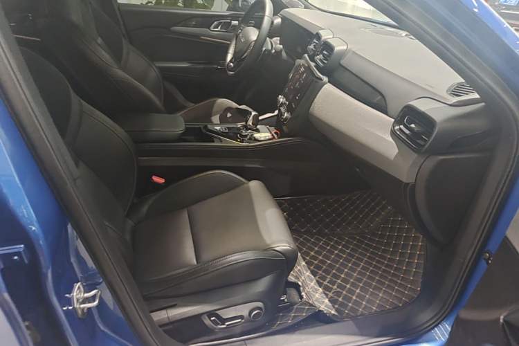 Used Lynk & Co 03 2021 2.0TD Automatic Trendy Champion Edition Right Front Seat