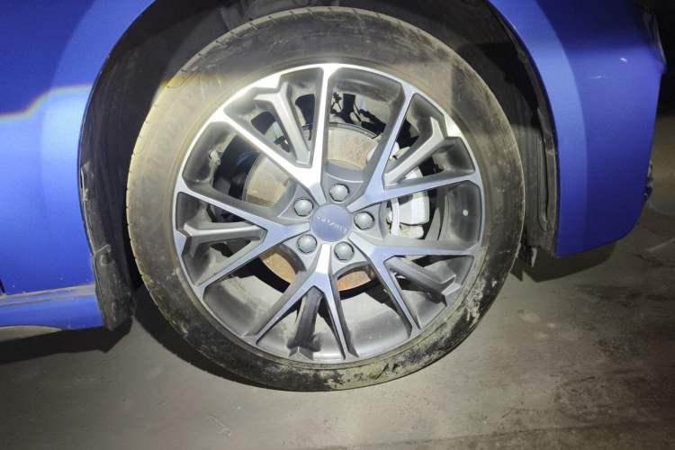 Used Lynk & Co 03 2021 1.5TD DCT JingPro Right Front Wheel Hub