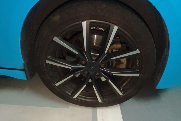 Used Lynk & Co 03 2021 03+ 2.0TD Automatic Wind-Chasing Edition Right Front Wheel Hub