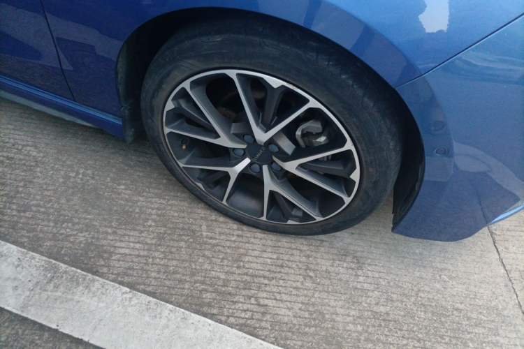 Used Lynk & Co 03 2021 2.0TD Automatic Trendy Champion Edition Right Front Wheel Hub