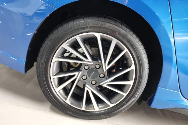 Used Lynk & Co 03 2021 2.0TD Automatic Jing Plus Right Rear Wheel Hub