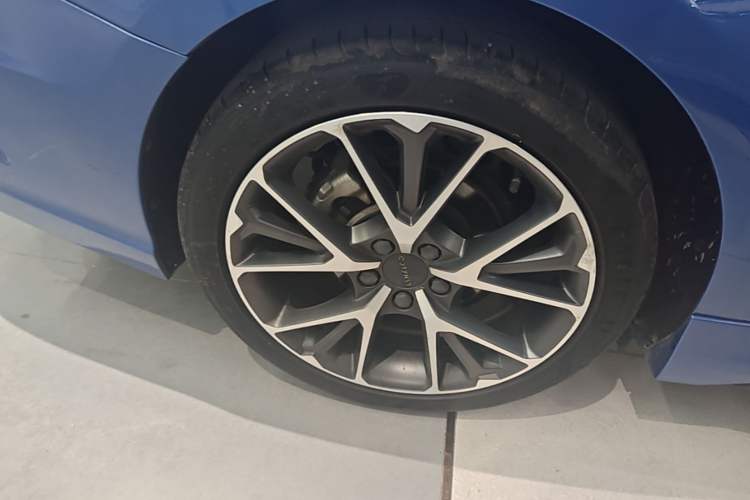 Used Lynk & Co 03 2021 2.0TD Automatic Trendy Champion Edition Right Rear Wheel Hub
