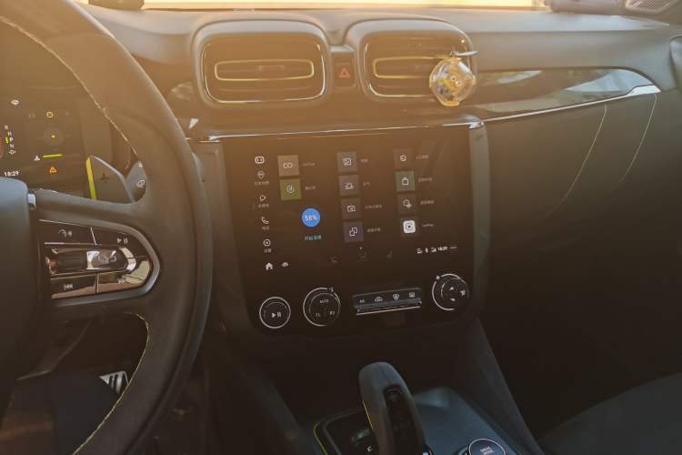 Used Lynk & Co 03 2021 03+ 2.0TD Automatic Performance Package Edition Audio And AC Panel