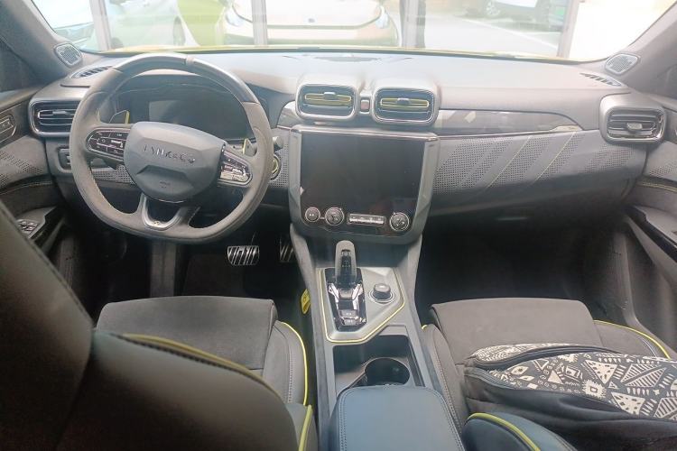 Used Lynk & Co 03 2021 03+ 2.0TD Automatic Wind-Chasing Edition Center Console
