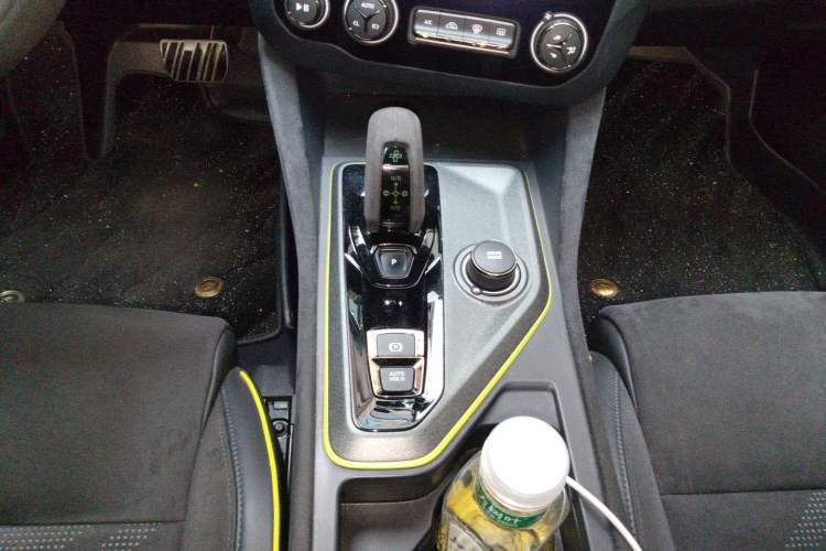 Used Lynk & Co 03 2021 03+ 2.0TD Automatic Wind-Chasing Edition Gear Lever