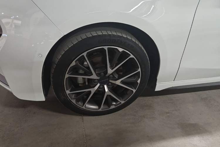 Used Lynk & Co 03 2021 2.0TD Automatic Trendy Champion Edition Left Front Wheel Hub