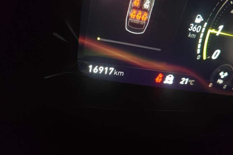 Used Lynk & Co 03 2021 03+ 2.0TD Automatic Wind-Chasing Edition Odometer Close Up