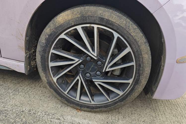 Used Lynk & Co 03 2021 1.5TD DCT JingPlus Right Front Wheel Hub