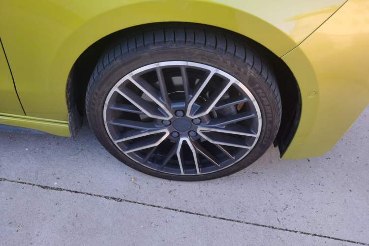 Used Lynk & Co 03 2021 03+ 2.0TD Automatic Performance Package Edition Right Front Wheel Hub
