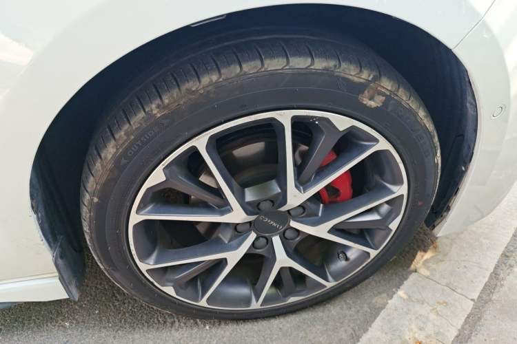 Used Lynk & Co 03 2021 2.0TD Automatic Trendy Champion Edition Right Front Wheel Hub