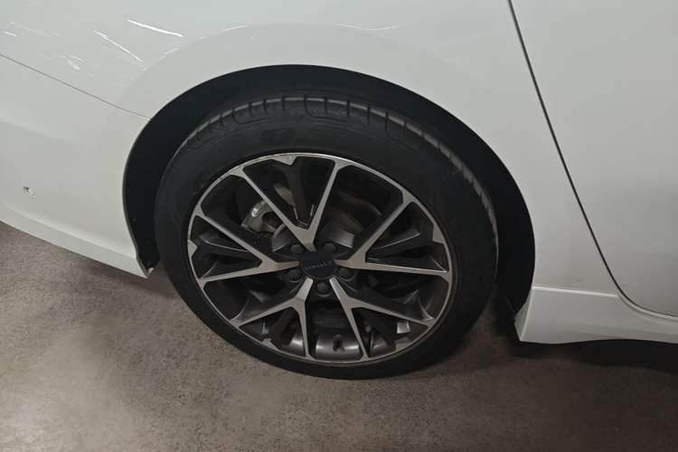 Used Lynk & Co 03 2021 2.0TD Automatic Trendy Champion Edition Right Rear Wheel Hub