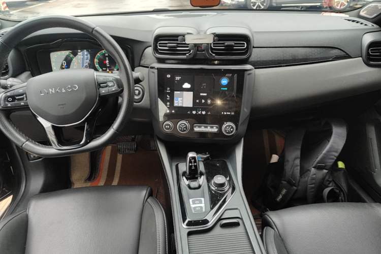 Used Lynk & Co 03 2021 2.0TD Automatic Trendy Champion Edition Audio And AC Panel