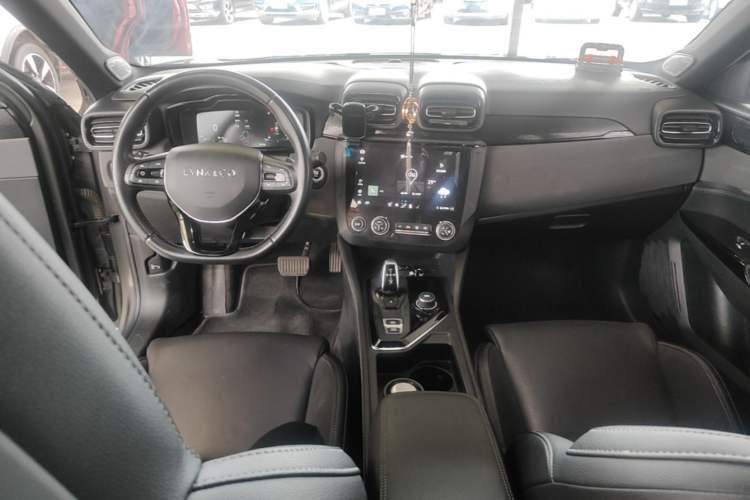 Used Lynk & Co 03 2021 2.0TD Automatic Trendy Champion Edition Center Console