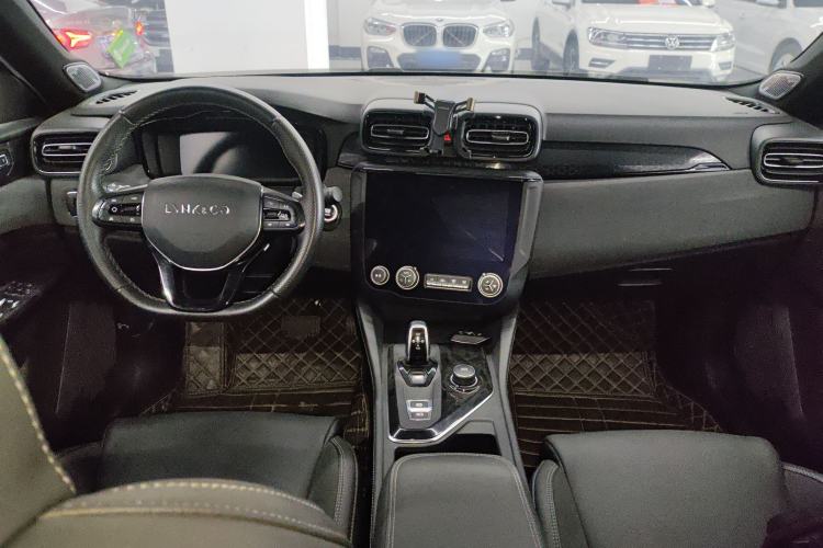 Used Lynk & Co 03 2021 2.0TD Automatic Trendy Champion Edition Center Console
